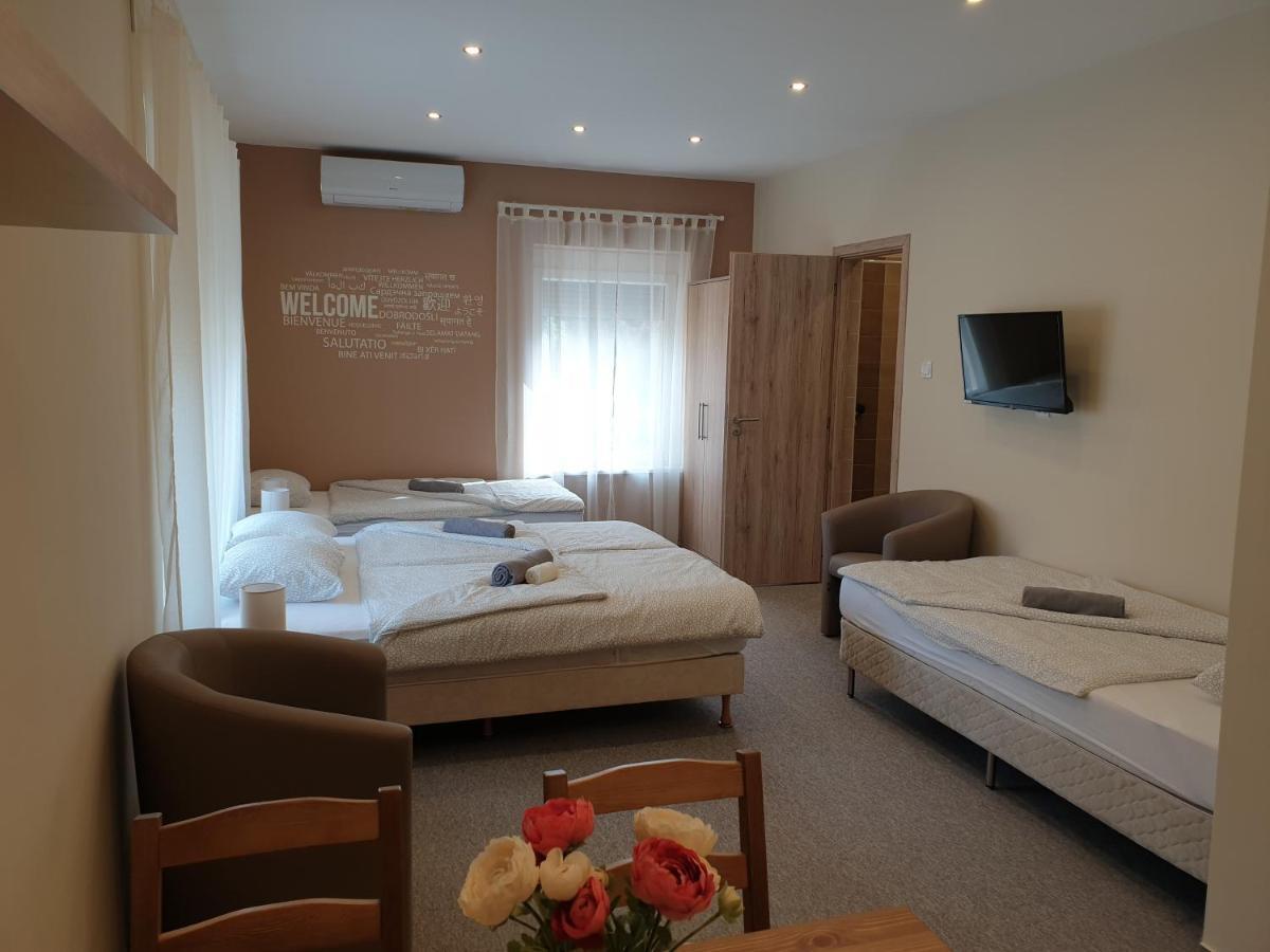 Mediterran Villa Kecskemet Ngoại thất bức ảnh