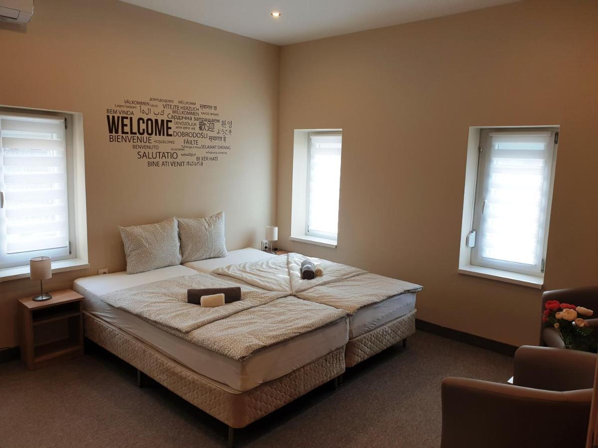 Mediterran Villa Kecskemet Ngoại thất bức ảnh